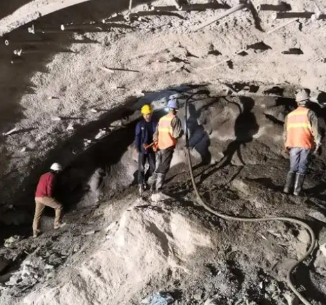 青云谱拱顶带模注浆料的施工流程及注意事项